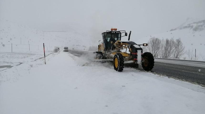 Van’da 57 yerleşim yerinin yolu ulaşıma kapandı