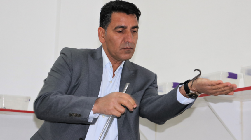 “Akrep Ali” 10 yaşından beri kara akreplerle yaşıyor: Faydaları araştırılsın!