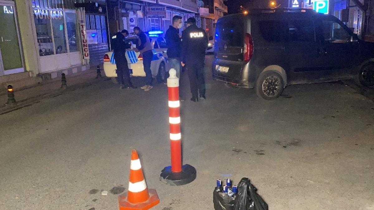 Kısıtlamada alkol şişeleriyle yakalanınca cezadan ka&ccedil;amadılar
