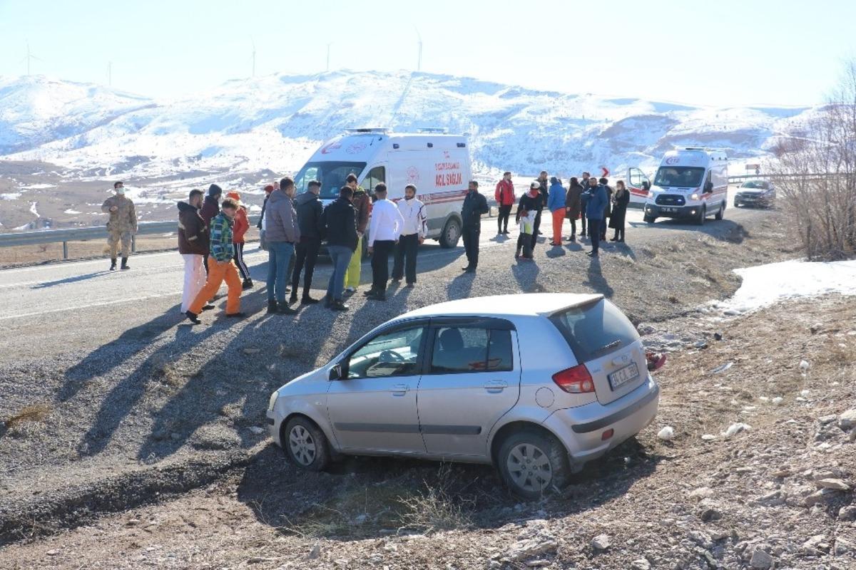 Kayak yapmaya gidiyorlardı kaza yaptılar: 4 yaralı