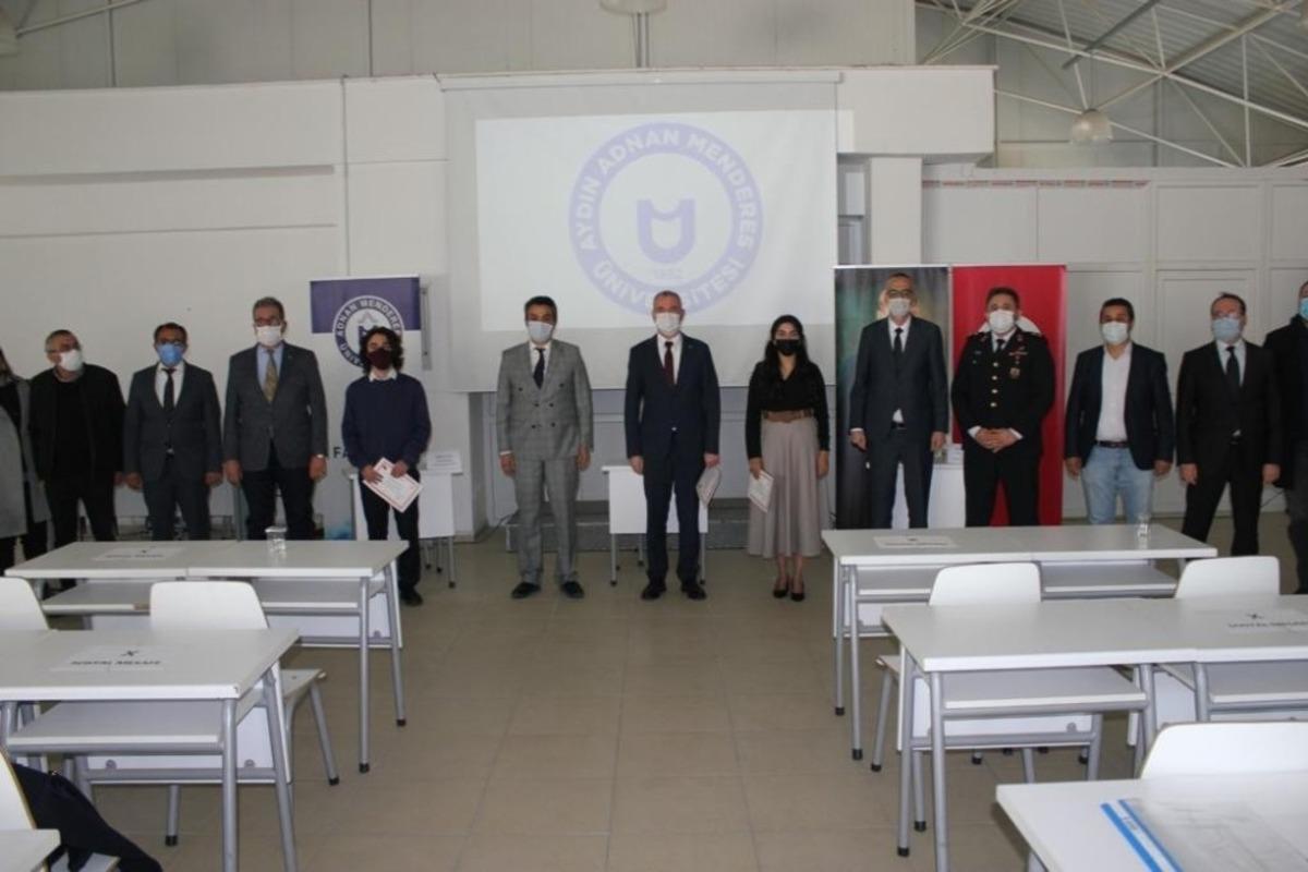 S&ouml;ke İşletme Fak&uuml;ltesinde İstiklal Marşına saygı etkinliği