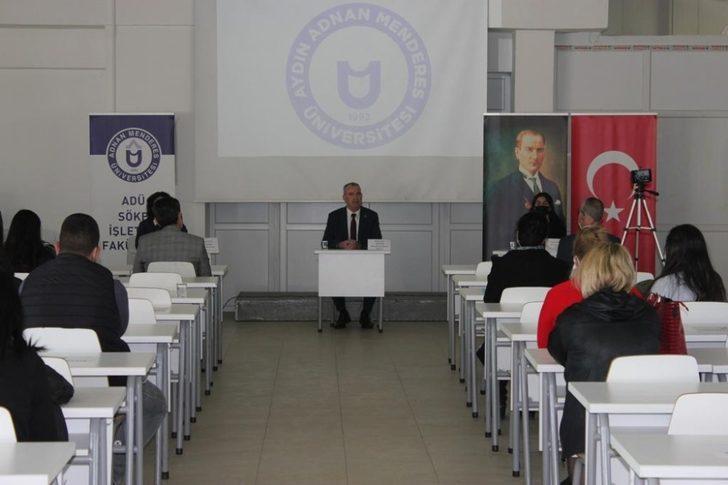 Söke İşletme Fakültesinde İstiklal Marşına saygı etkinliği G3