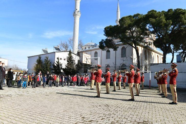 Bandodan minik öğrencilere moral konseri G2
