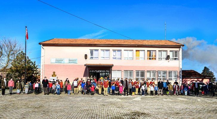 Bandodan minik öğrencilere moral konseri G4