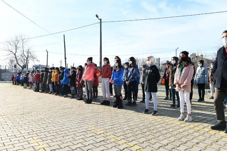 Bandodan minik öğrencilere moral konseri G5