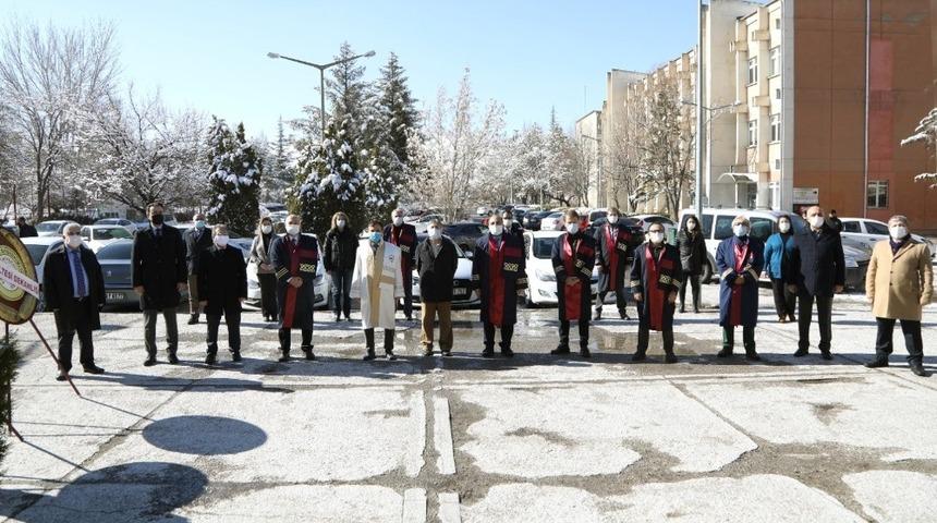 ER&Uuml;&rsquo;de 14 Mart Tıp Bayramı dolayısıyla &Ccedil;elenk Sunma T&ouml;reni d&uuml;zenlendi