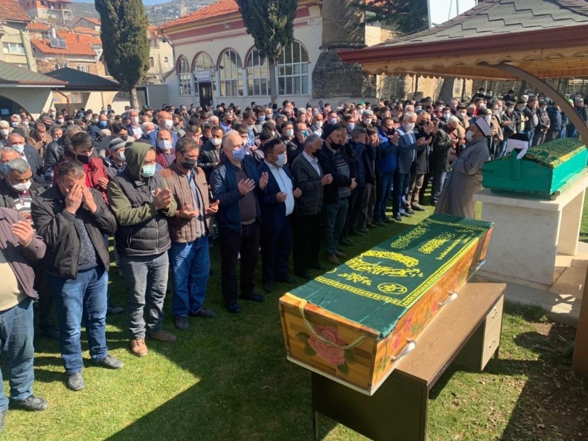 Acılı babanın &ldquo;Oğlum bu, beni dinlemedi&rdquo; diyerek feryat ettiği gen&ccedil;, arkadaşıyla birlikte topraga verildi