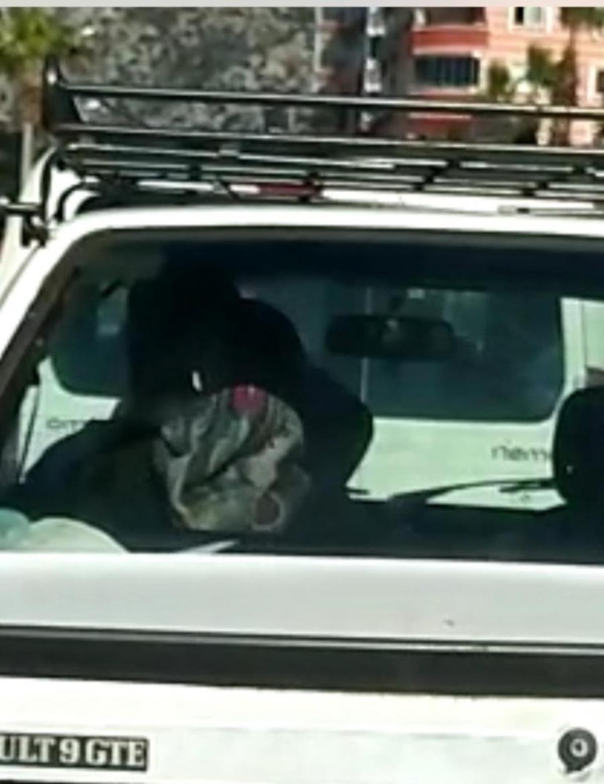 Arabadaki kadın şiddeti s&uuml;r&uuml;c&uuml;leri şok etti