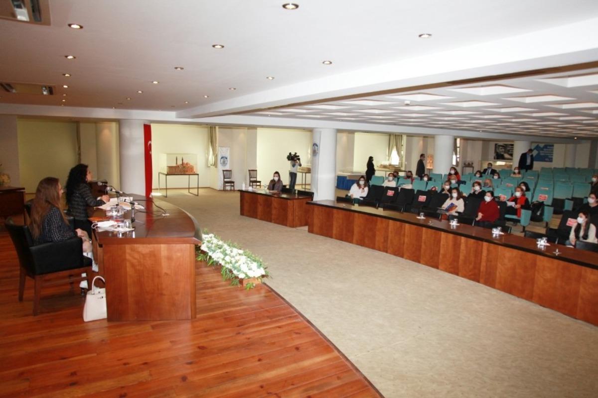 Sel&ccedil;uk&rsquo;ta kadınlara temel hukuk eğitimi