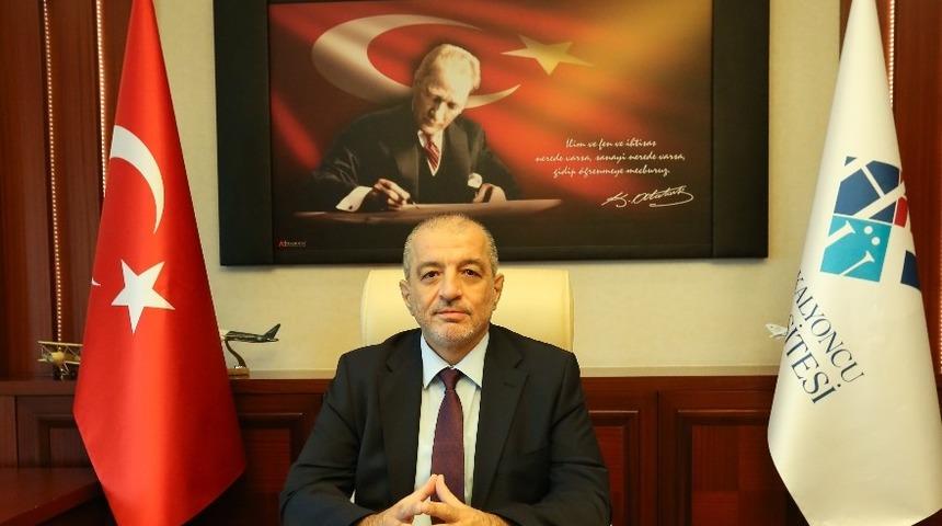 Rekt&ouml;r Dereli&rsquo;den &ldquo;14 Mart Tıp Bayramı&rdquo; mesajı