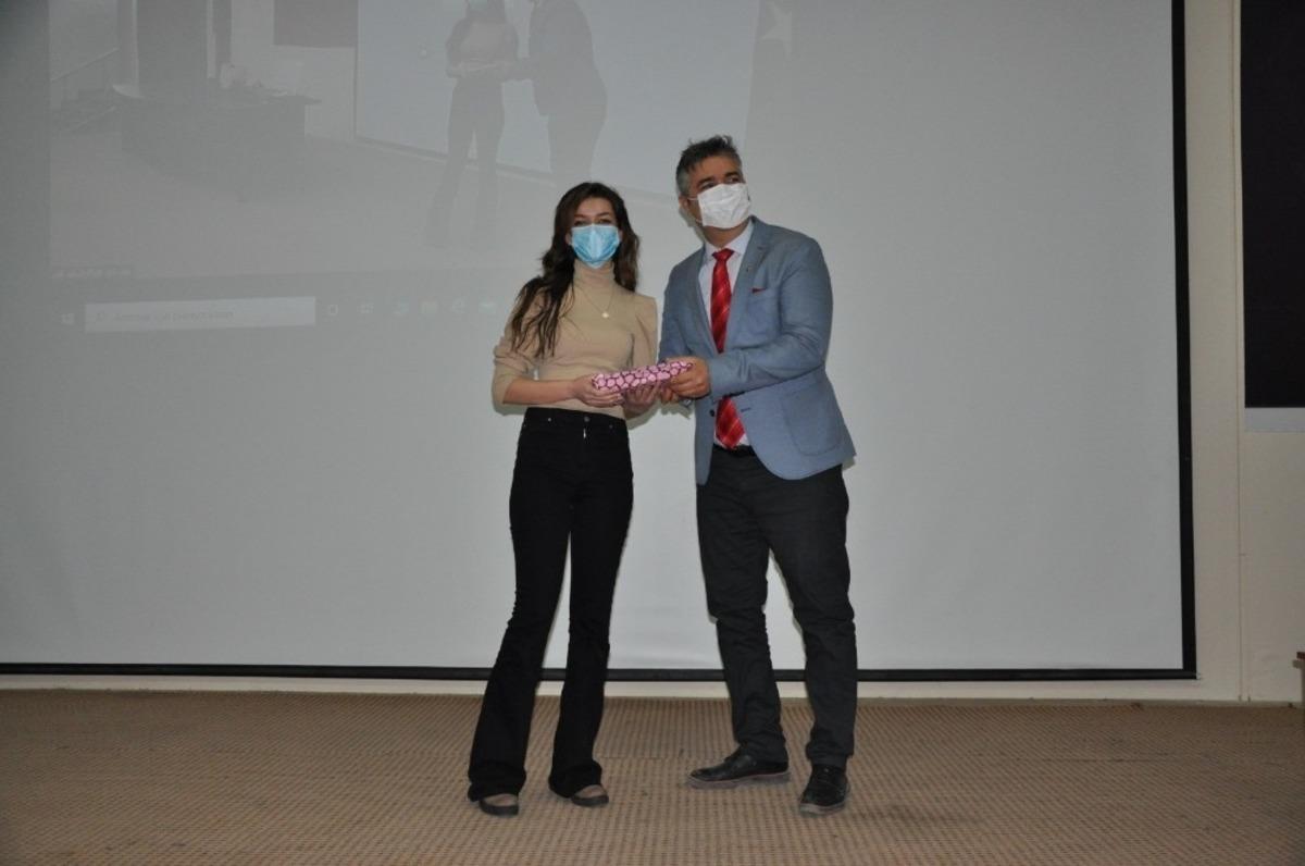 &Ccedil;eşme&rsquo;de İstiklal Marşının 100. yıl kutlamasına uzaktan bağlantı ile yoğun katılım