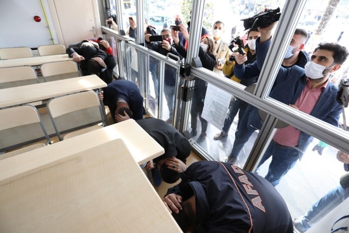 6,7 şiddetindeki Van depremi İneg&ouml;l&rsquo;de canlandı