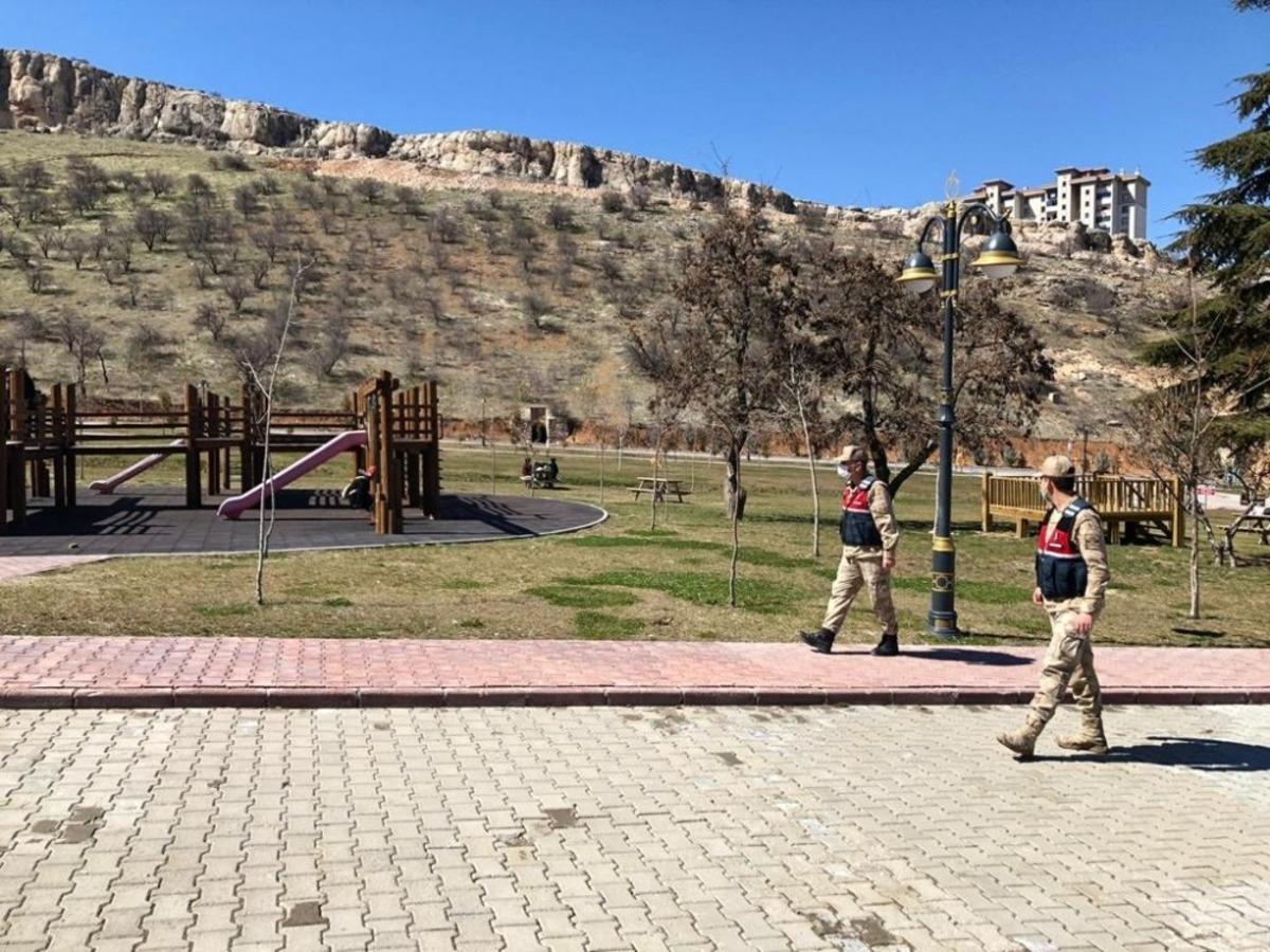 Jandarma ekipleri korona vir&uuml;se karşı denetimde