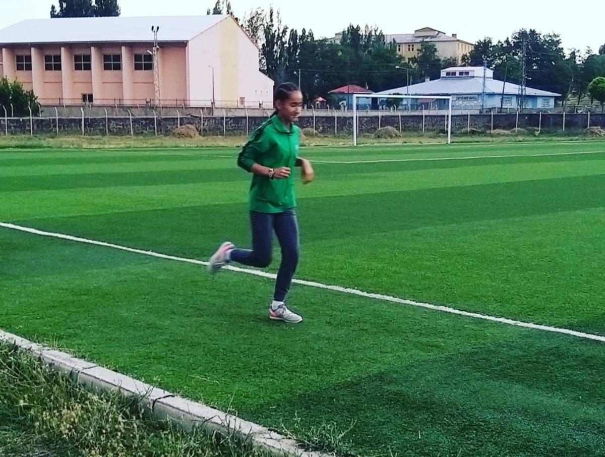 Malazgirtli atlet T&uuml;rkiye ikincisi oldu