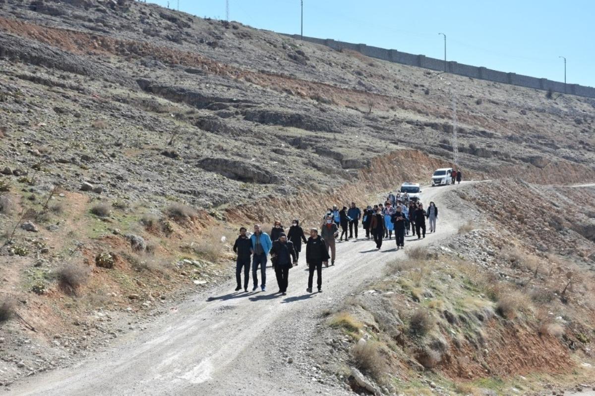 &lsquo;Telefonu bırak &ccedil;evrene bak&rsquo; doğa y&uuml;r&uuml;y&uuml;ş&uuml;yle dijital bağımlılığa &lsquo;hayır&rsquo; denildi