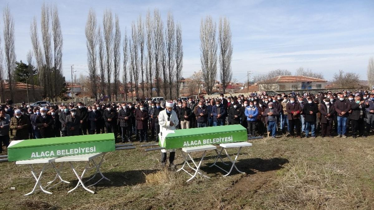 Okul servisinde &ouml;ld&uuml;r&uuml;len 2 &ouml;ğrenci toprağa verildi