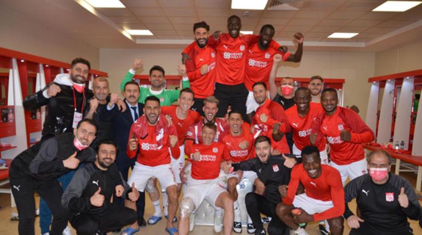 Sivasspor’dan galibiyet pozu!