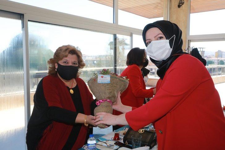 Elazığ belediyesi kadın meclisi, sağlık çalışanlarını ağırladı G2