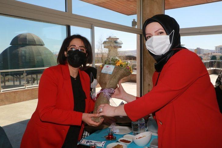 Elazığ belediyesi kadın meclisi, sağlık çalışanlarını ağırladı G3