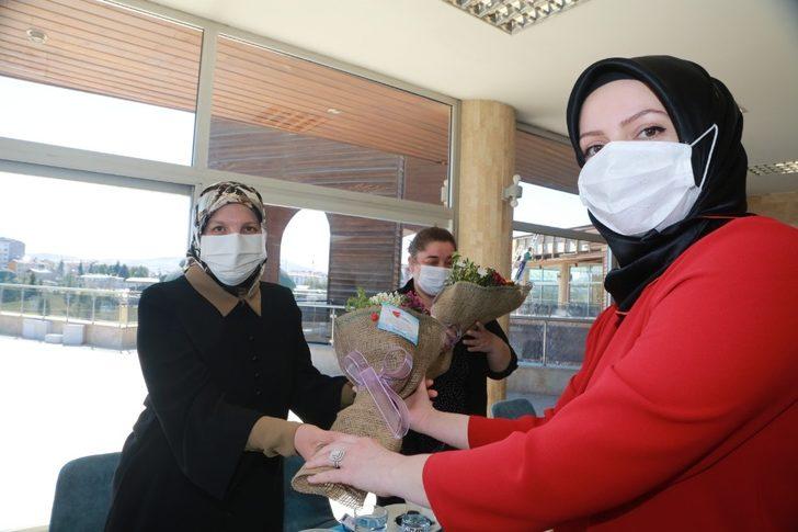 Elazığ belediyesi kadın meclisi, sağlık çalışanlarını ağırladı G4