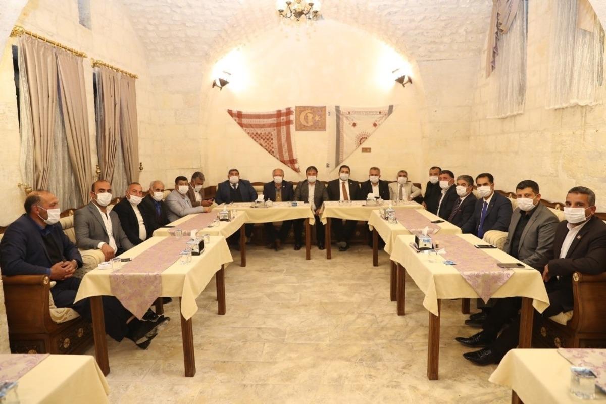 Canpolat muhtarlarla bir araya geldi