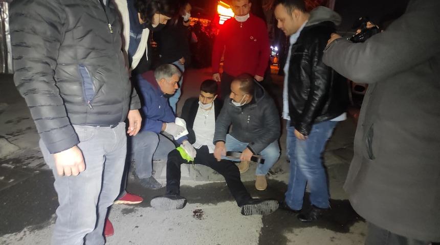 Sultangazi'de &ouml;n&uuml;n&uuml; kestikleri kişiyi sigara vermeyince bı&ccedil;akladılar