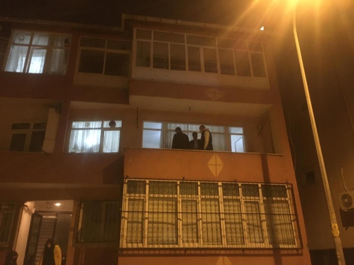 &Uuml;mraniye&rsquo;de k&ouml;t&uuml; kokular gelen evden yaşlı adamın cesedi &ccedil;ıktı