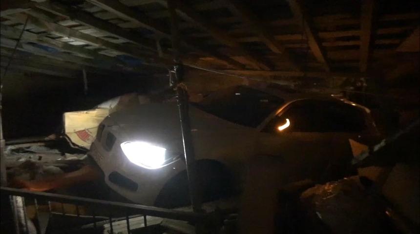 Lüks aracıyla kömürlüğe daldı