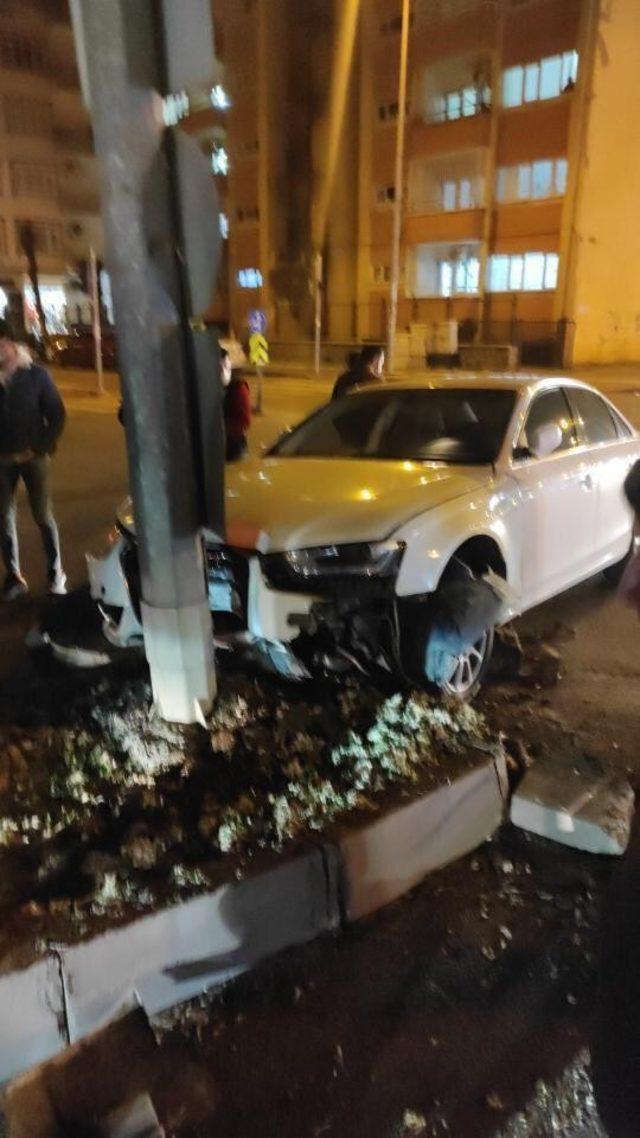 Diyarbakır’da otomobiller kafa kafaya çarpıştı: 4 yaralı