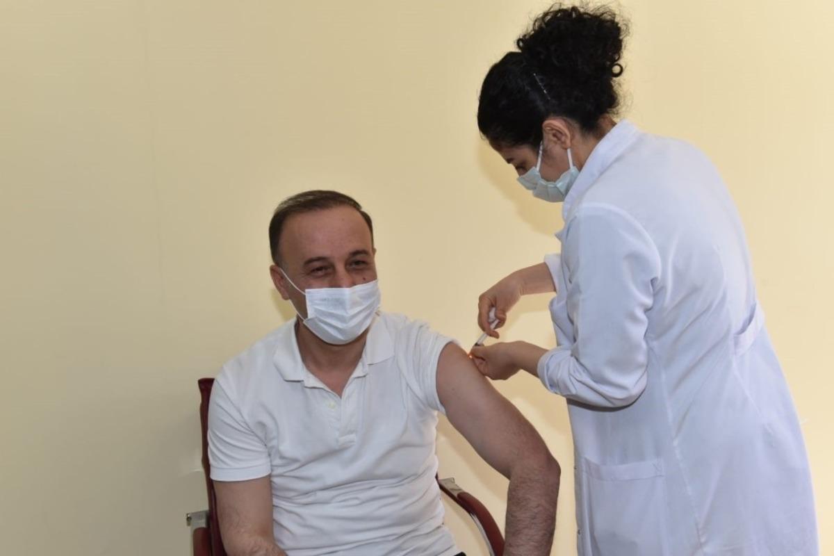 Şanlıurfa Valisi Erin ikinci doz aşıyı da yaptırdı