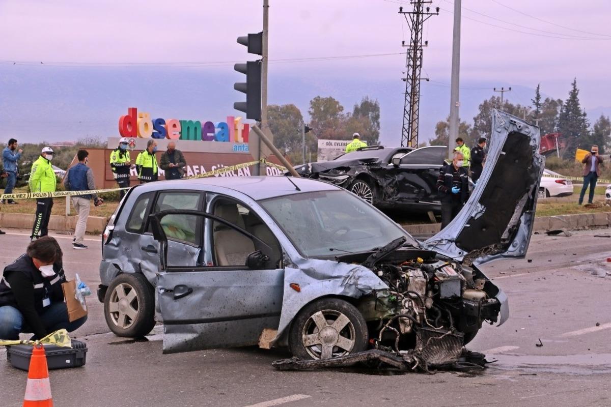 Antalya&rsquo;daki feci kaza baba oğlu hayattan kopardı: 2 &ouml;l&uuml;, 3 yaralı