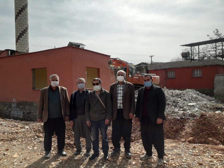 40 yıllık cami yenilenmek üzere yıkıldı G2