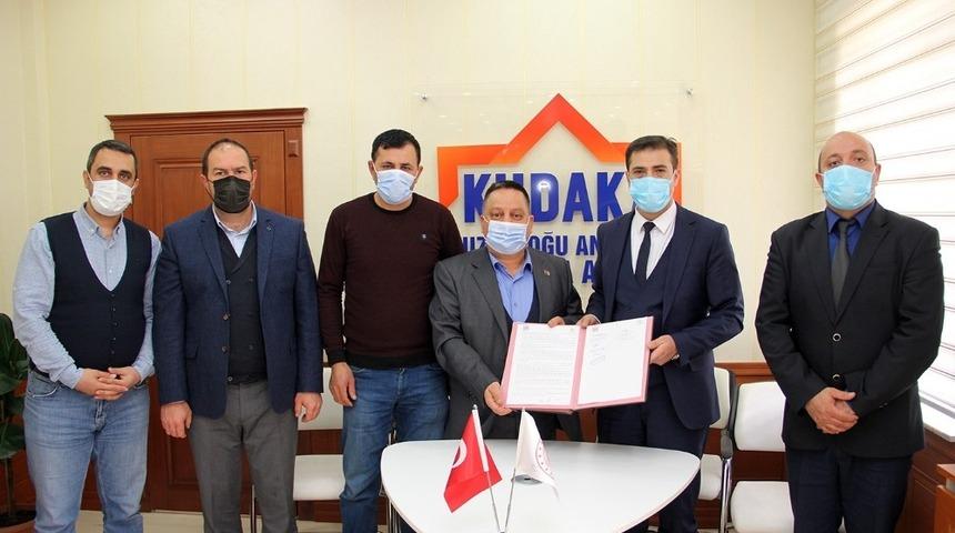 &ldquo;Hayvan Hastalıklarında Teşhis, &Ccedil;iftlikten &Ccedil;atal&rsquo;a Başarı&rdquo; isimli projesinin destek s&ouml;zleşmesinin imzaları atıldı