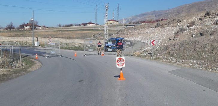 Erzincan’da bir köy Covid-19 tedbirleri kapsamında karantinaya alındı G2