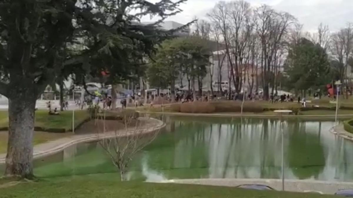 Bursa&rsquo;da kalabalık grubun kavga ettiği anlar kameraya yansıdı