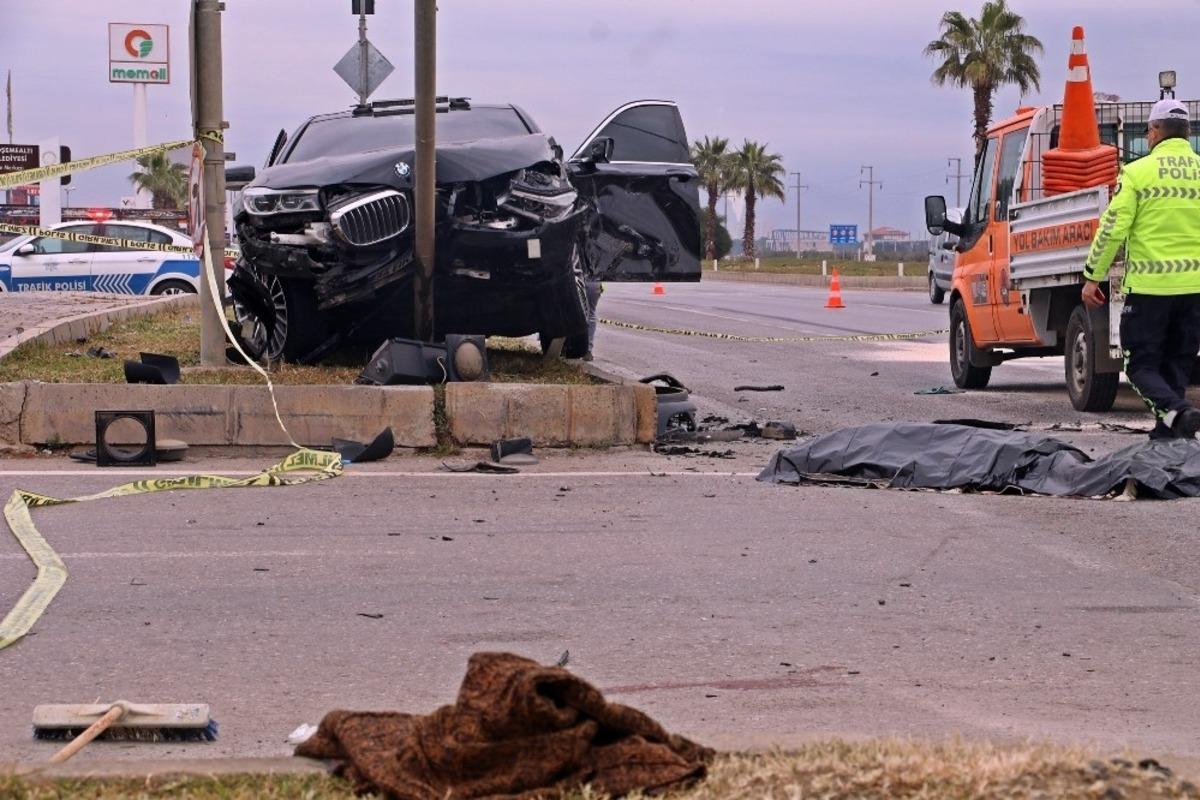 Antalya&rsquo;daki feci kazada &ouml;ld&uuml;ğ&uuml; bilgisi verilen baba hastanede hayata tutundu