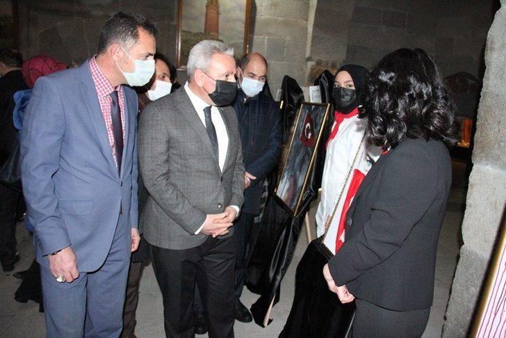 Çizgilerle İstiklal Marşı’nı resimlediler G2