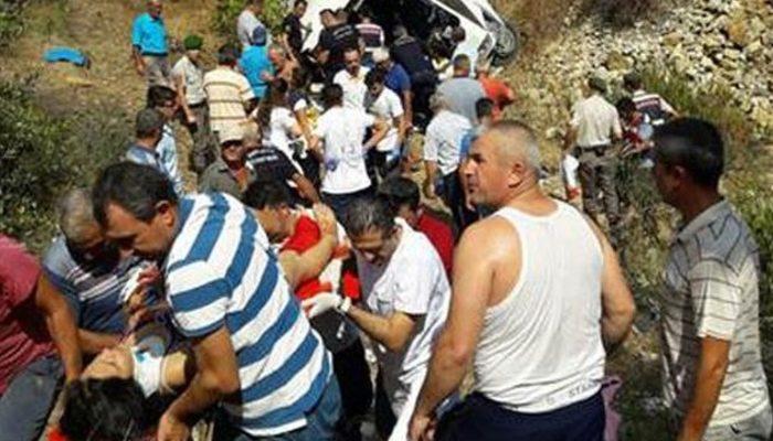 Son dakika! Antalya'da tur otobüsü şarampole devrildi: Ölü ve yaralılar var