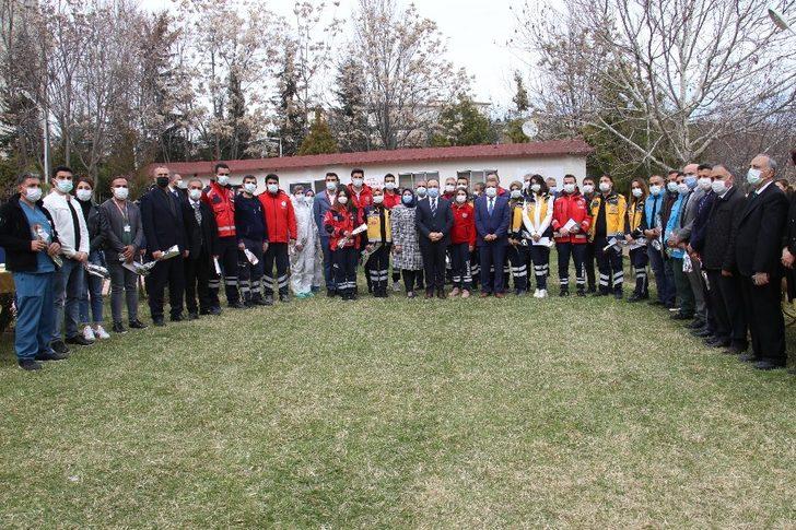 Vali Erkaya Yırık, “Sizlerin vefakarlığı olmasaydı tablomuz daha ağır olabilirdi” G3