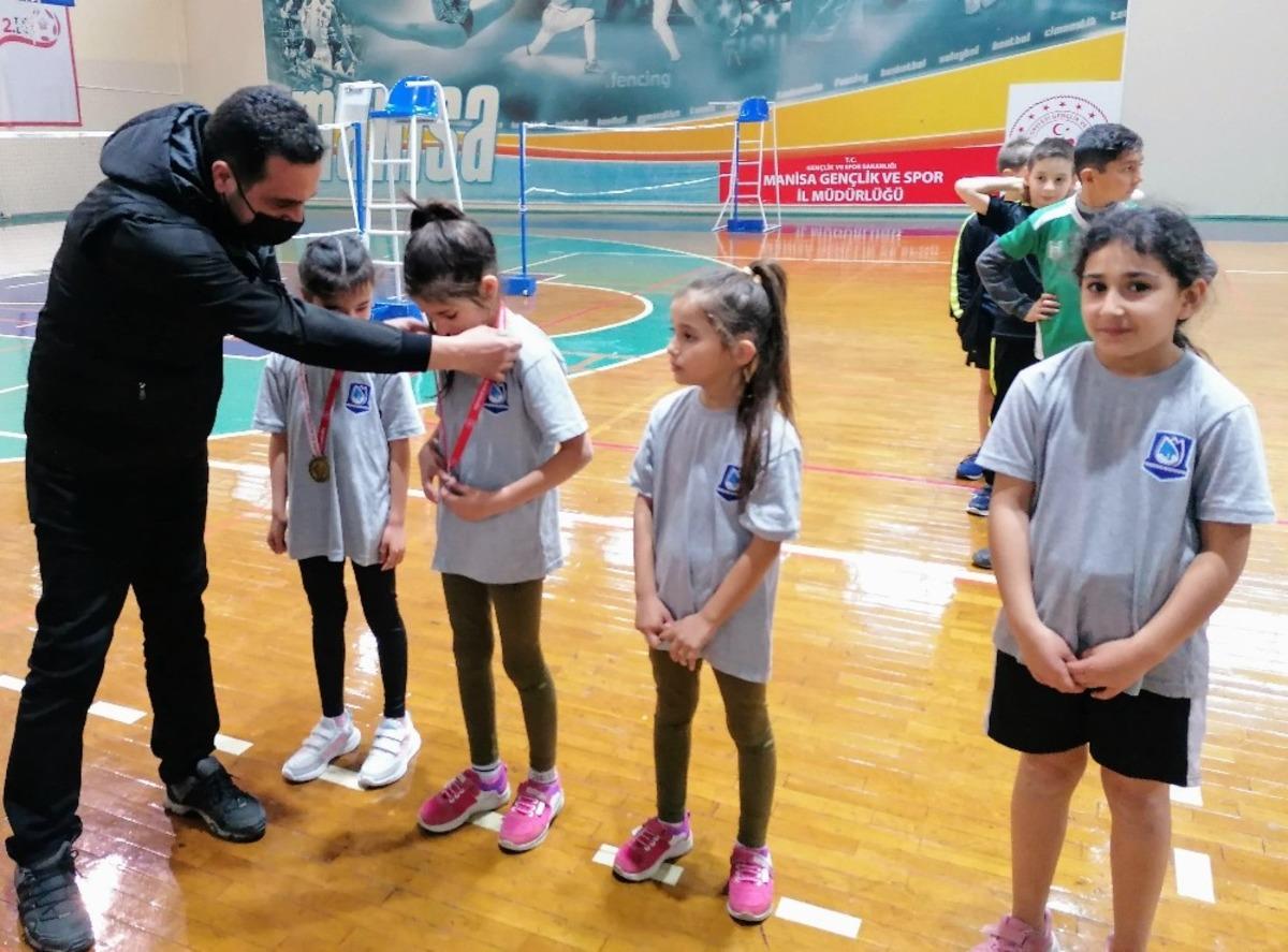 Manisa&rsquo;da Tıp Bayramı Badminton Turnuvası tamamlandı