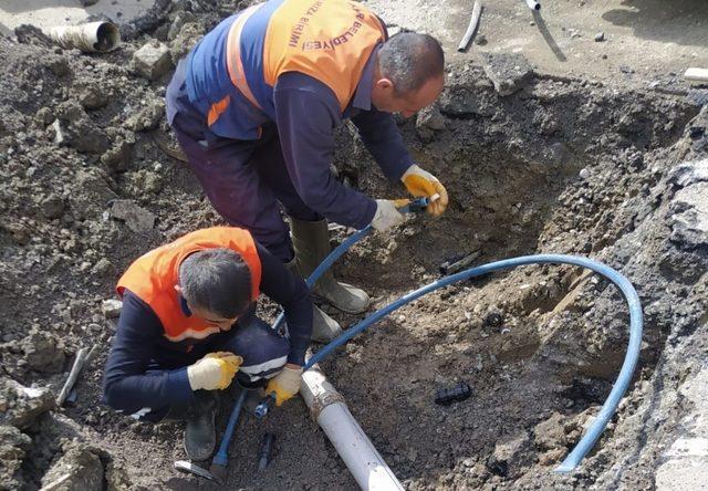 Hakkari Belediyesi su arıza ekibinin yoğun mesaisi