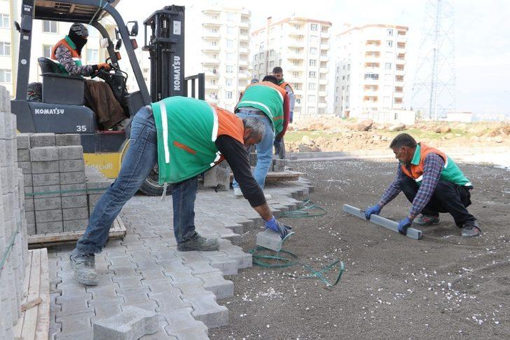 Karaköprü’de kilitli parke döşeme çalışmaları sürüyor G3