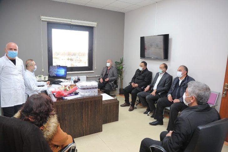 Başkan Akman’dan sağlık çalışanlarına çiçekli teşekkür G2