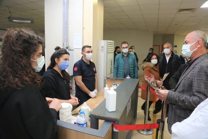 Başkan Akman’dan sağlık çalışanlarına çiçekli teşekkür G5