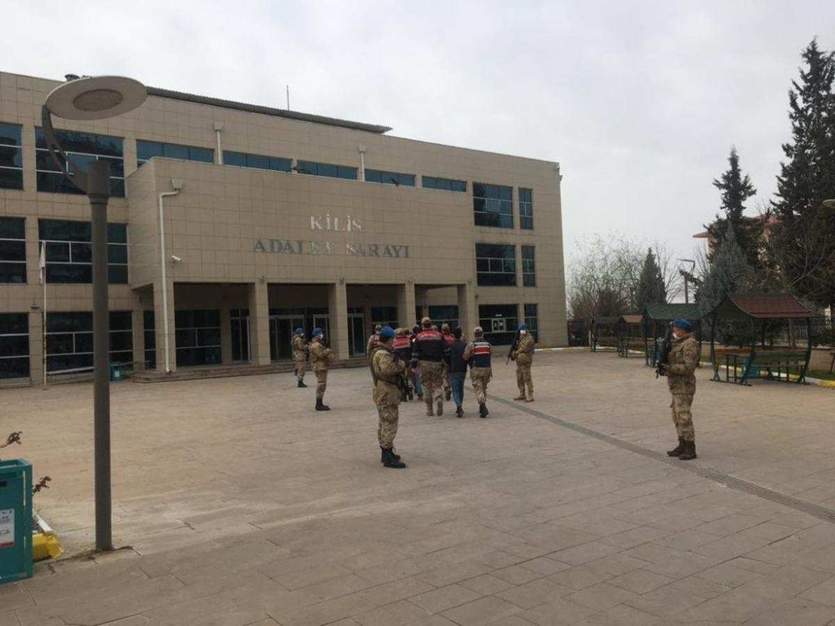 78 yaşındaki adamı darp ederek &ouml;ld&uuml;ren 3 kişi tutuklandı