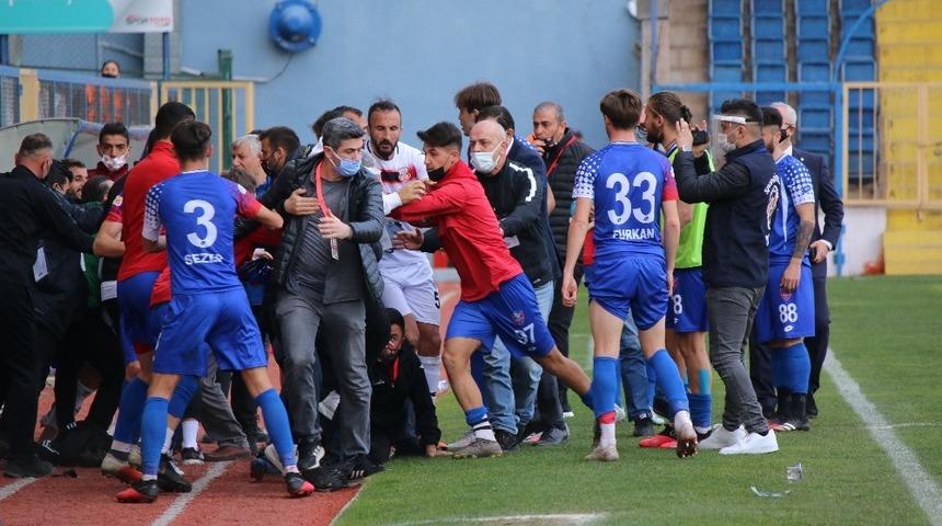 Karabükspor-Kastamonuspor maçında gergin anlar