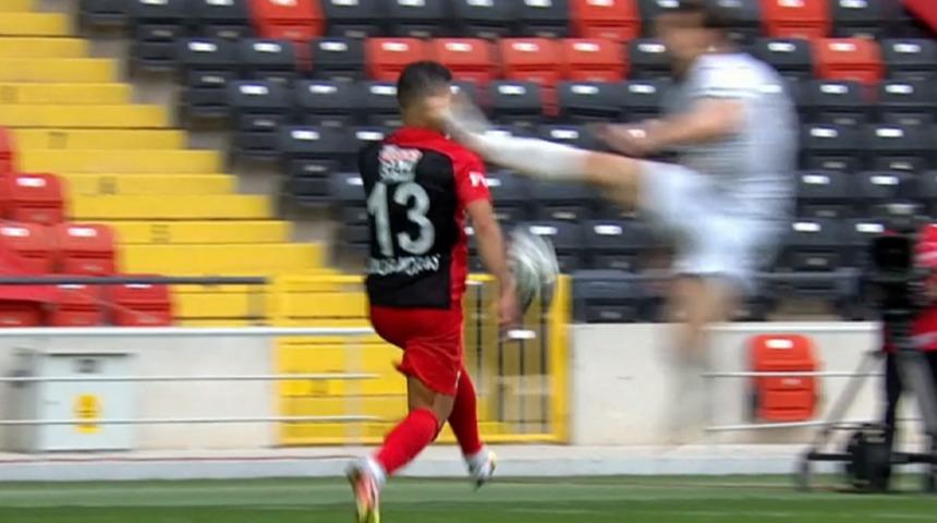 Özer Özdemir'den Junior Morais'e çok sert müdahale!