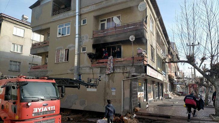 Devrilen elektrikli ısıtıcısı evi yaktı G3