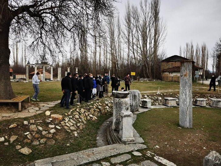 Bakan Kasapoğlu Aizanoi Antik Kenti’ni ziyaret etti G5