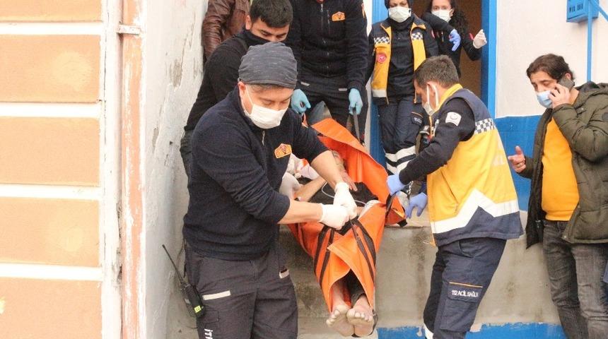 Evde düşüp felç geçiren yaşlı şahıs 3 gün sonra kiracısı sayesinde kurtarıldı